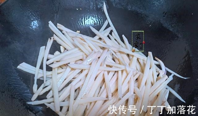 它是淤泥里的宝贝，却洁白如玉，我家一周吃五次，又脆又香真下饭！