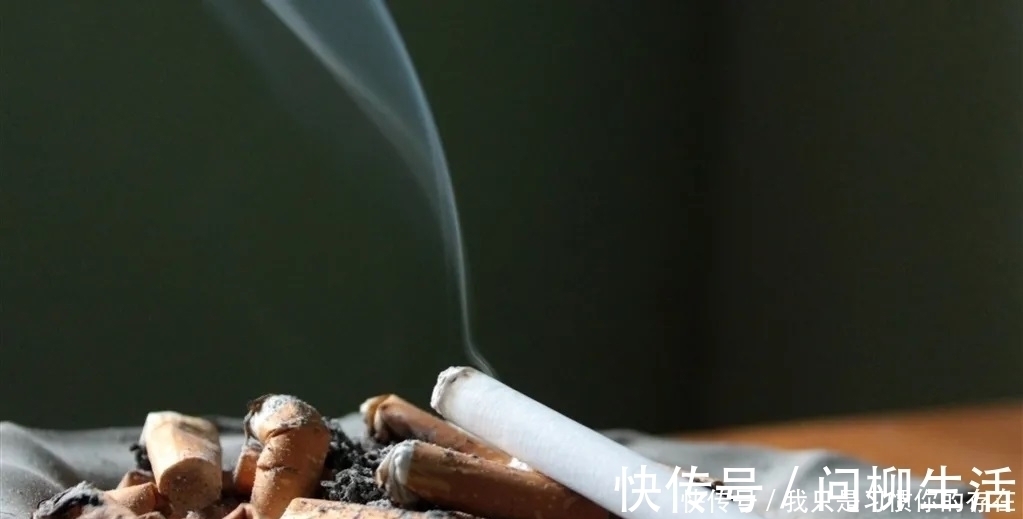 为什么喜欢抽烟的人都说不要向烟灰缸里倒水?