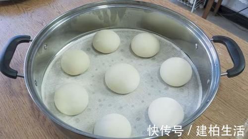 馒头教你这样做，不用酵母不加水，个个蓬松不塌陷，撕着吃更过瘾