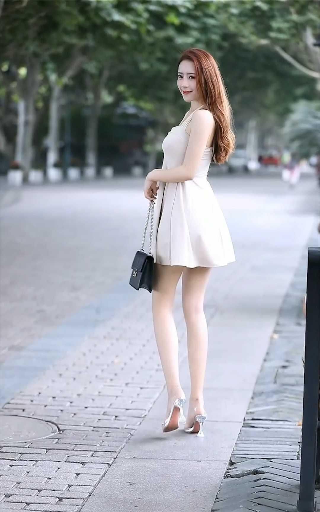 时尚界|清凉的夏日时尚界穿搭模板,简约利落显气质,显瘦显高有魅力