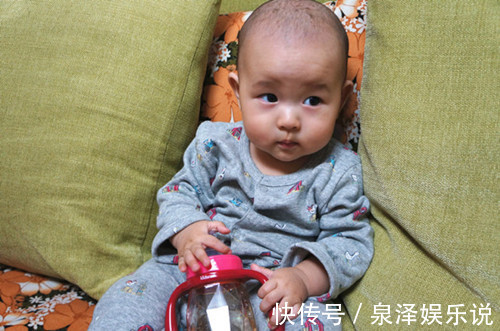 喝水|劝告夏季3个时间别强迫娃喝水,易伤脾胃积食,家长别不当回事