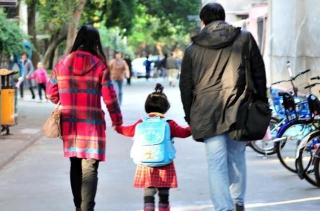 幼儿园|放学后,女儿嘴里反复哼唱一首歌,听清“歌词”后,宝妈气坏了