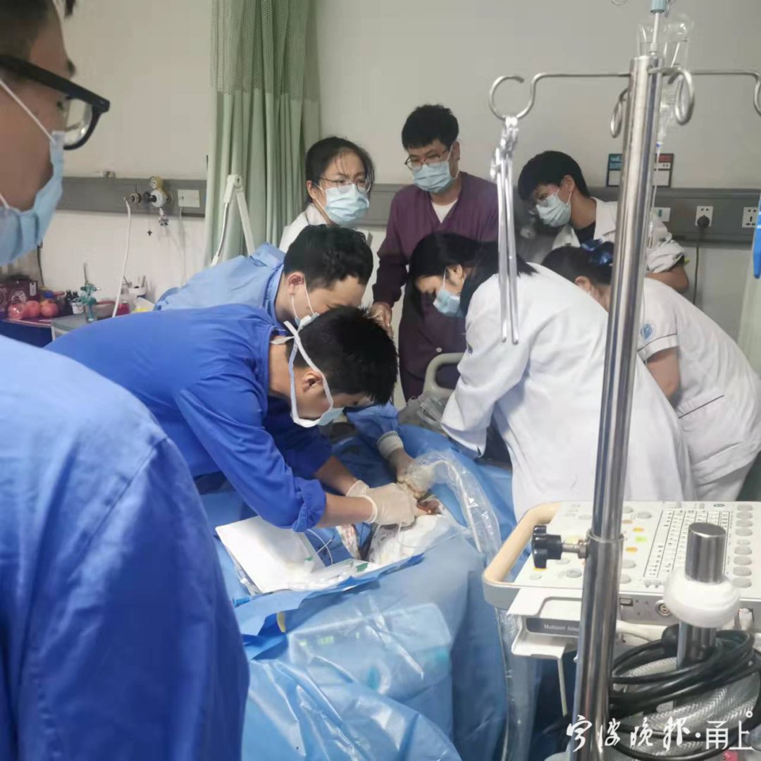 小芸|17岁女孩突发重症！10个医护人员接力抢救，连打53枚强心针
