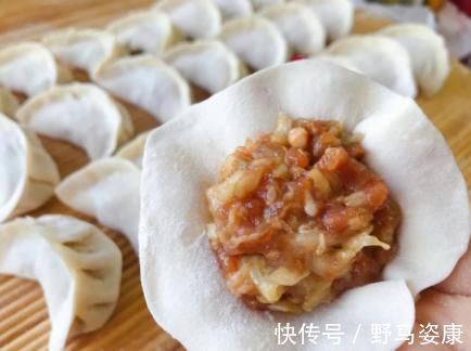 香味|做白菜饺子时,别用盐杀水了!学会1步,白菜不出水,鲜香味十足