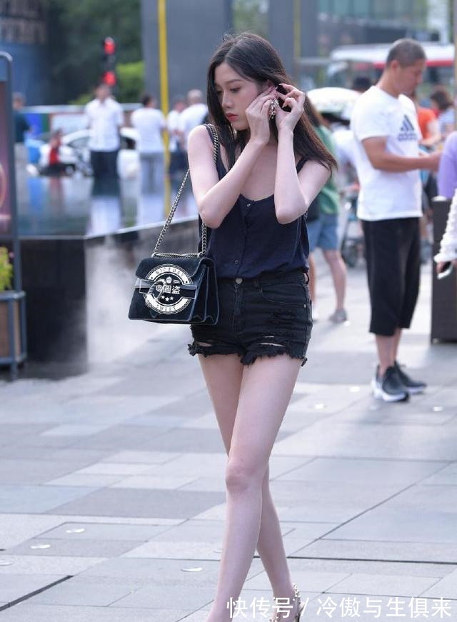 示范 打底裤省心穿搭示范,简单个性又舒适,简约休闲