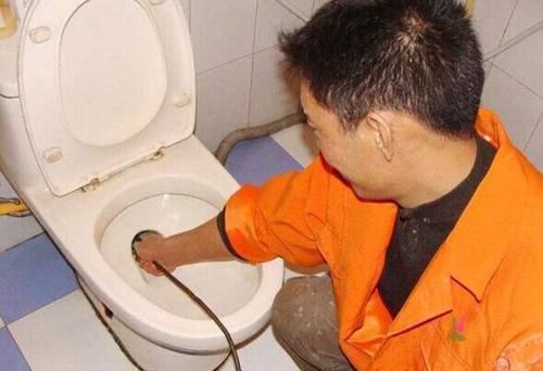 剩饭菜|以后马桶堵了就这样疏通,太实用了,再也不用花钱请师傅了!
