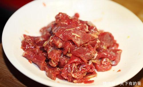 炒牛肉时，下锅前多做“两步”，牛肉炒好不硬不腥，香嫩又多汁