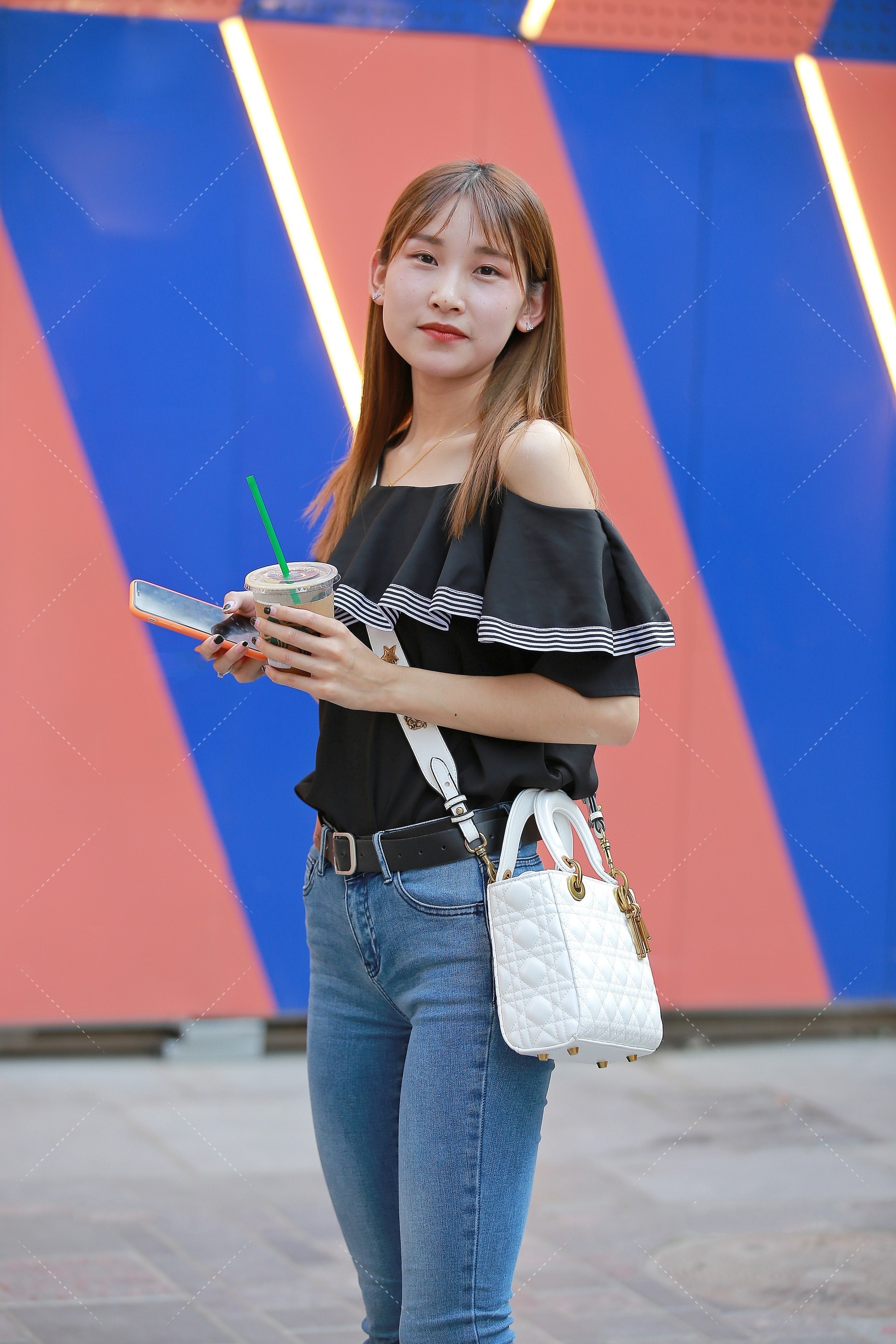 时尚|荷叶边和喇叭裤, 时尚与简单碰撞在一起, 展现别样的风格