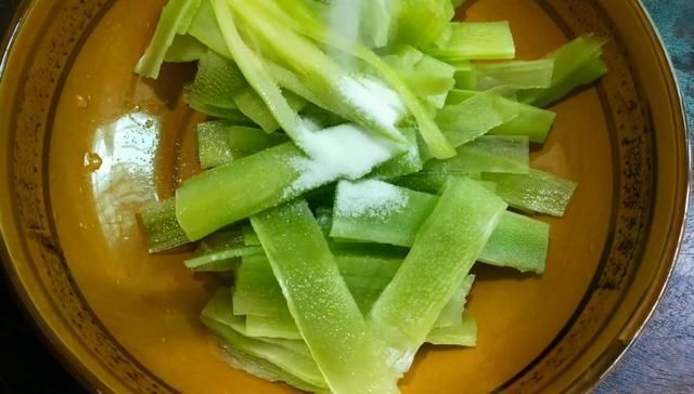 爽口|这才是莴笋最好吃的做法,脆嫩爽口,开胃下饭,赛过大鱼大肉