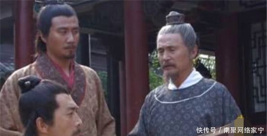 偷偷|朱元璋偷偷在大臣衣服上烫个洞,一年后洞还在,朱元璋:掌管户部