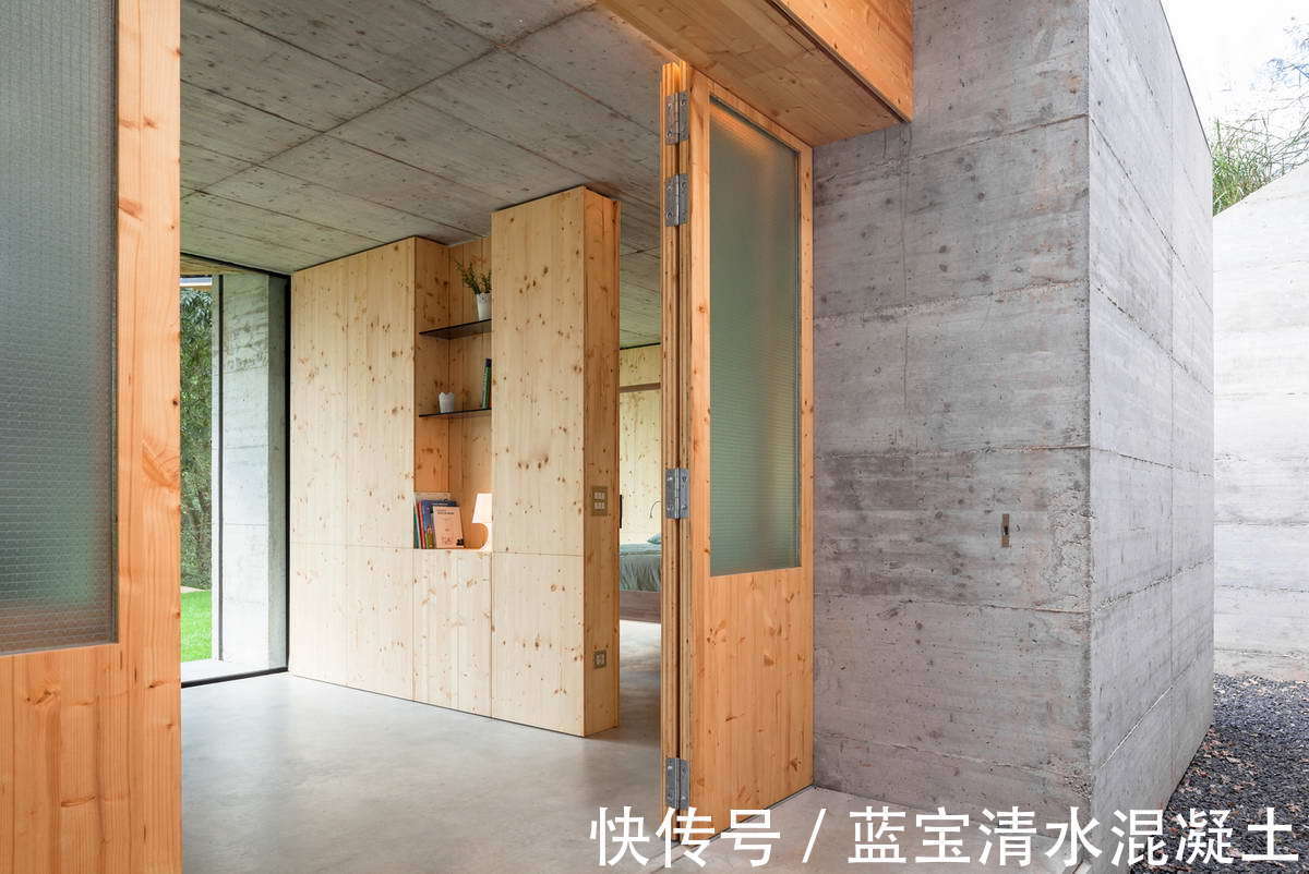 原木|西班牙原木与混凝土大宅,自然与质感的结合