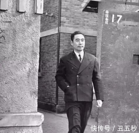 周恩来的诗词你见过吗?他的文学才华同样让人惊叹不已!