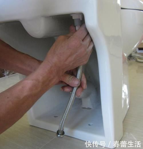 马桶|卫生间一旦没装这玩意,赶紧让工人返工,不然住着越来越臭