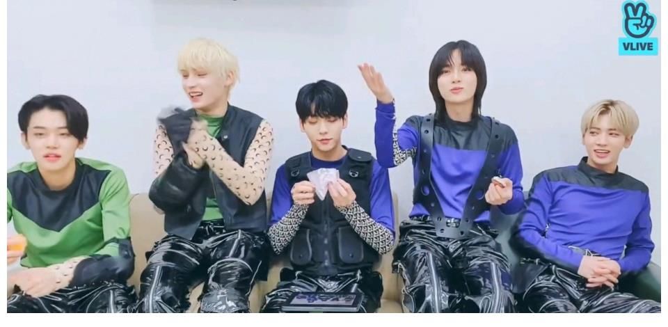 練習生|TXT直播聊ENHYPEN，然竣秀彬：明明練習生時很親，怎么突然變尷尬