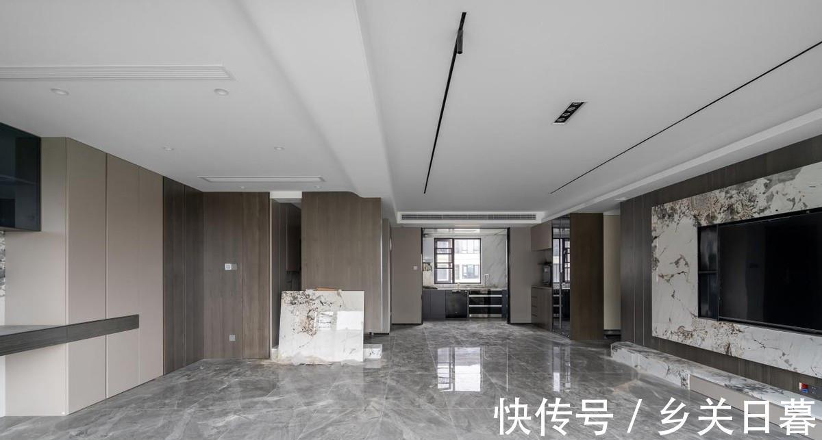 美滋滋|横厅装修找到模板了！沙发往前挪1米2，多排储物柜用美滋滋