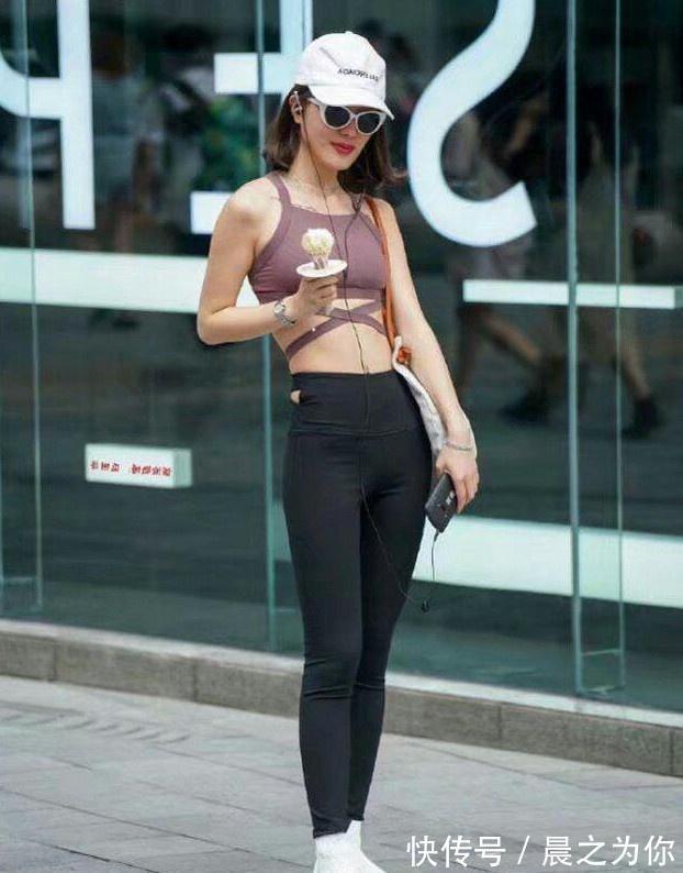 小蛮腰 时尚穿搭:美丽优雅的打底裤美女,散发十足女人味!