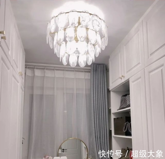 收纳|她家新房不吊顶只走石膏线,效果简约大方又漂亮,生活过得很舒适~