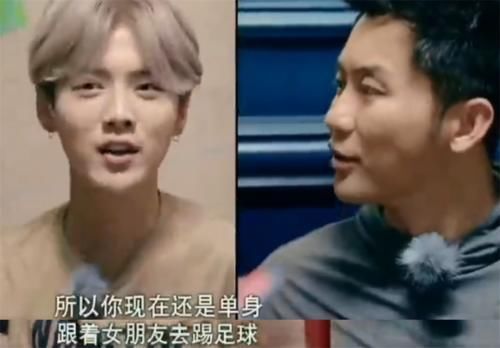 踢足球 鹿晗关晓彤还未官宣时,李晨曾询问过鹿晗一个问题,回答出人意料