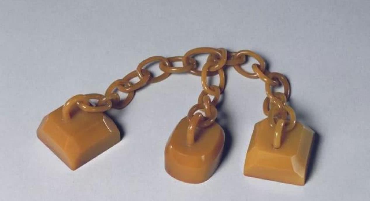 国宝|溥仪逃出宫时，将它缝在贴身棉衣中26年，如今成“国宝中的国宝”