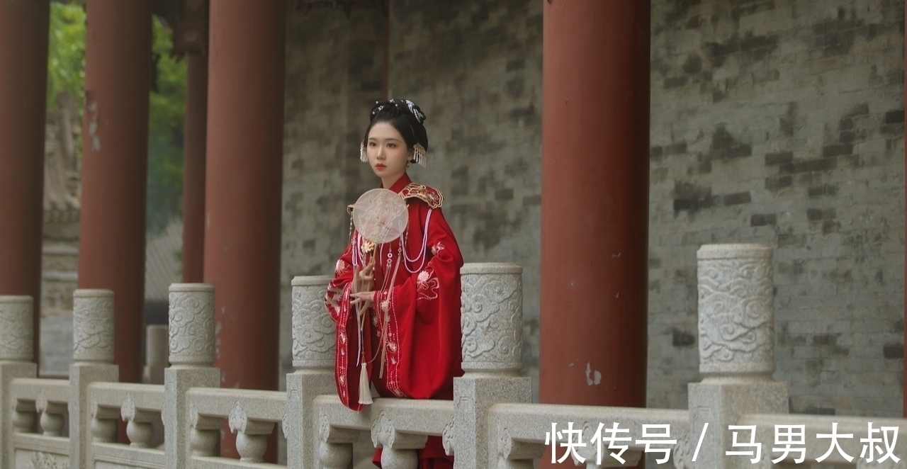 江天愁#感怀·五律:落子缘无解,书心墨有伤。江天愁似我,相看两苍茫