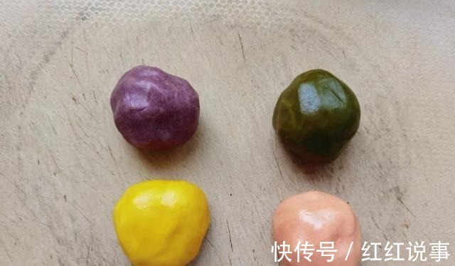 中秋来点不一样的,五彩月饼颜值高,酥软不腻味道好!