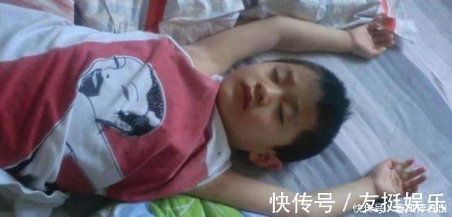 夫妻俩|请保姆后儿子天天喊“好困”,爸妈查看监控后,塞给保姆5万块钱