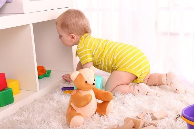 宝宝|一两岁的宝宝总喜欢“翻箱倒柜”,他们在找什么?3个原因要了解