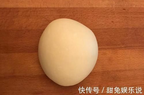 自己做面包太难了？这款鸡蛋奶油卷，简单易做，超适合新手学习！