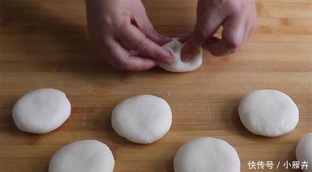 面食|发面饼最好吃的家常做法,蓬松柔软又香甜,比馅饼好吃多了