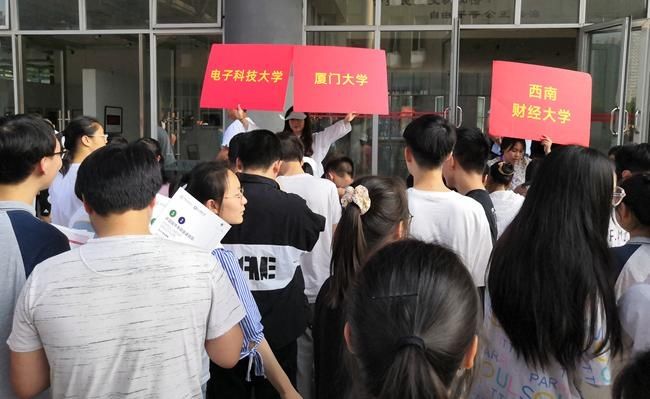 宣传|中国科技大学等多所高校到泸州二中开展招生宣传