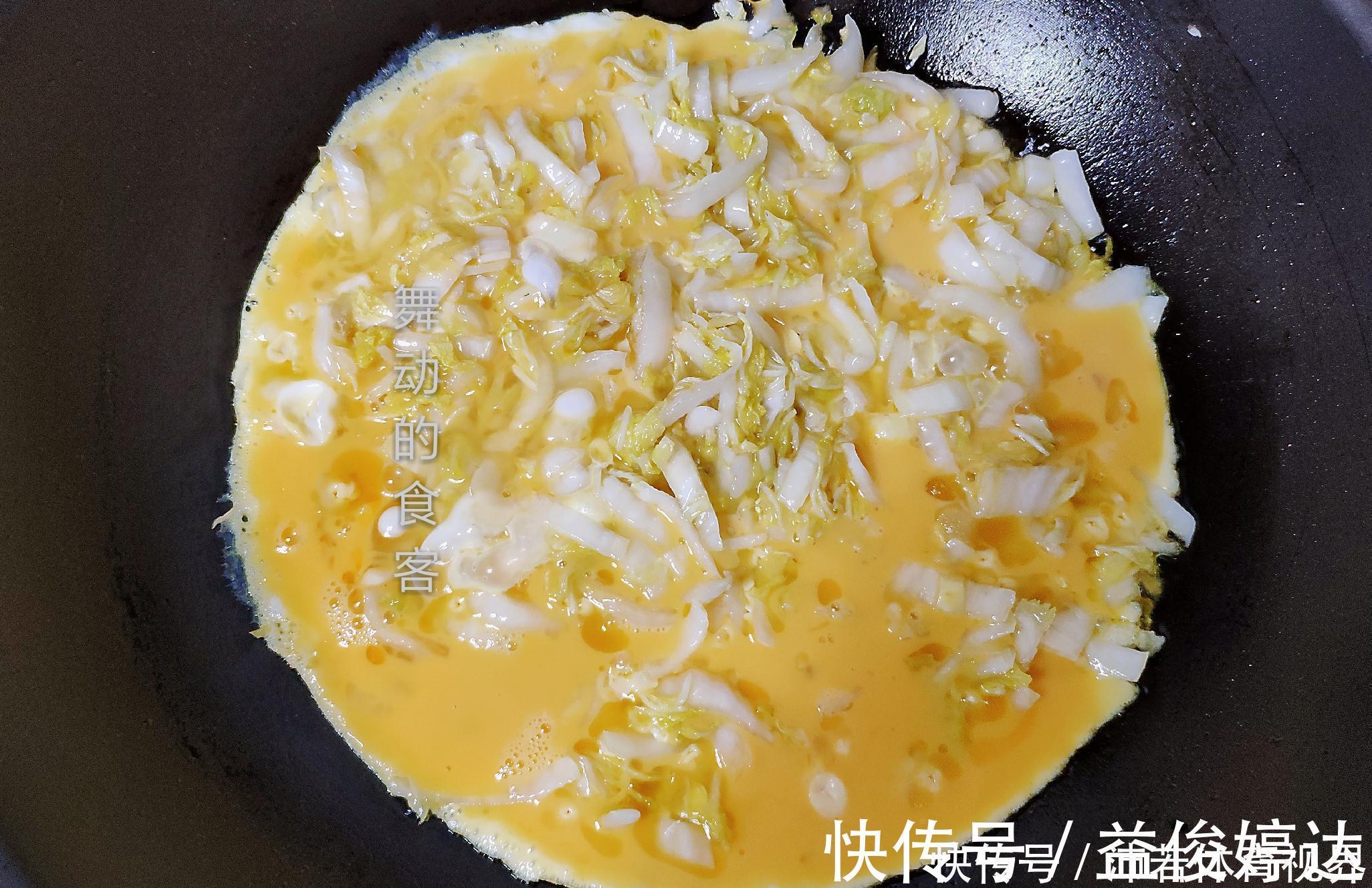土鸡蛋|一家3口，4个鸡蛋，一棵白菜，媳妇儿子上桌就抢，还直呼饭煮少了
