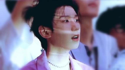 明日之子|《明5》导师秀终开启,王源首唱新歌光芒四射,站后台依旧引关注