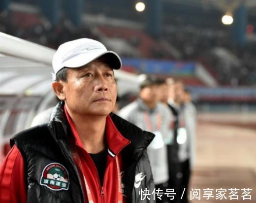 王燊超|难以生存!降薪后男足全员哭穷,前国足队长找工作都难,老帅怒批