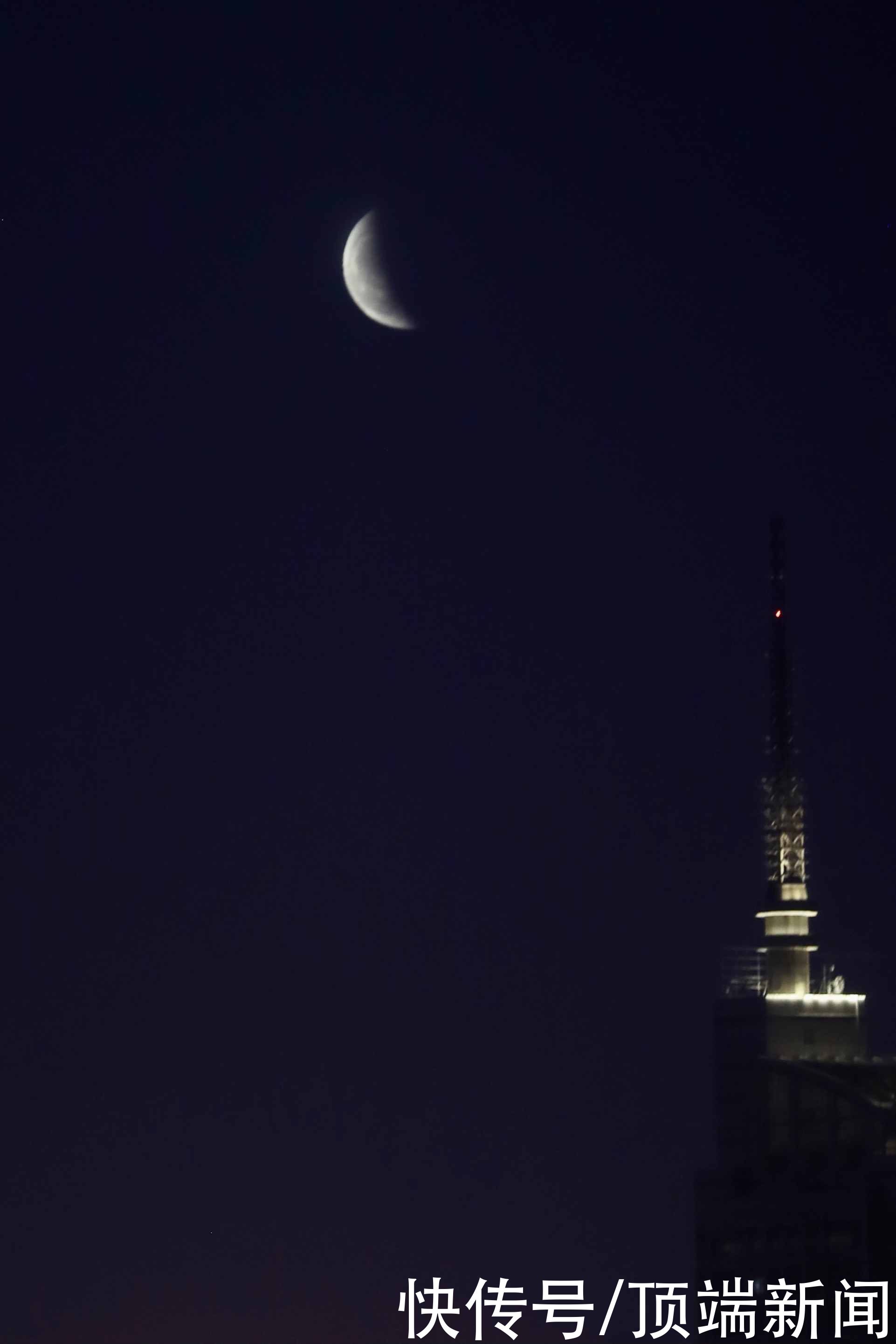 月亮 超级月亮上演“月全食”我省迎罕见带食月出