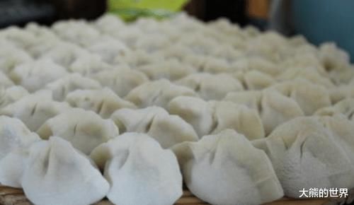  白菜|所以白菜做馅时，这就是调馅前多做的一步，饺子不出水好包，鲜香多汁