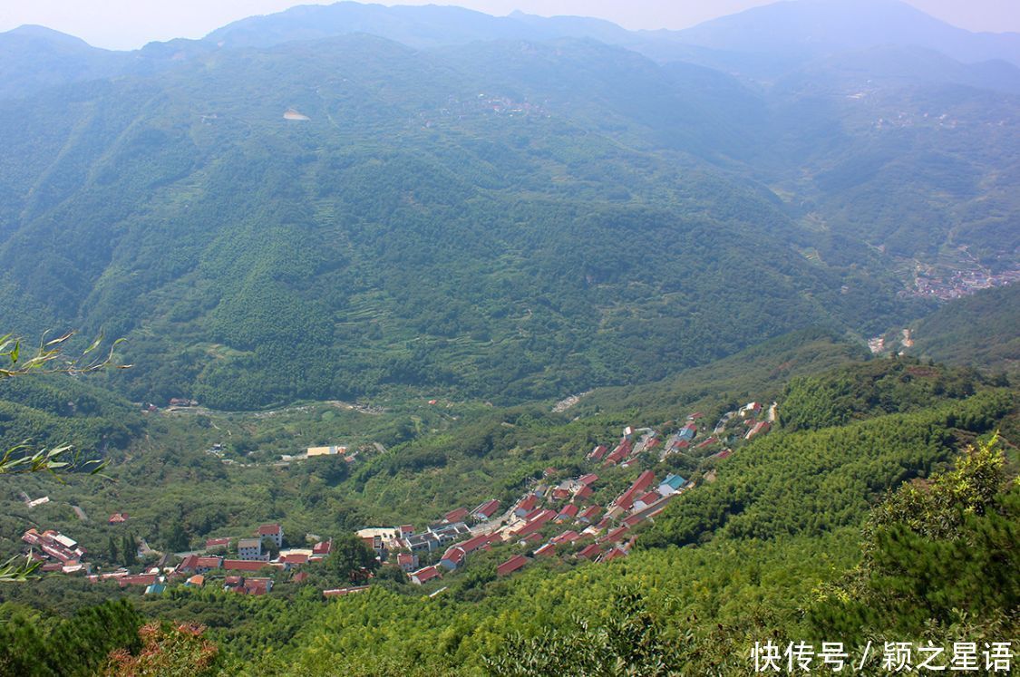 高山村落，樱花盛开，天空之境，天上人间