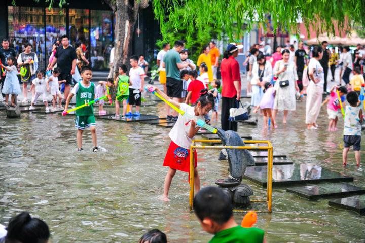 济南|济南西部也有音乐喷泉，人气不输泉城广场