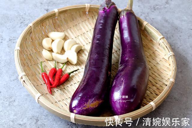 烧茄子|炒茄子时,下锅前多做这一步,茄子不吸油还特别下饭,拿肉都不换