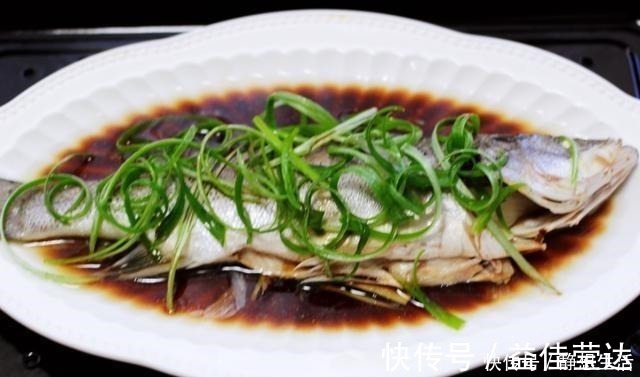 鱼不论怎么蒸都发腥牢记这2点，不腥肉嫩还很鲜