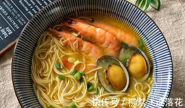 兰州牛肉面|开学了，我家最馋这早餐，简单快速，味鲜营养，连吃3天都不腻！