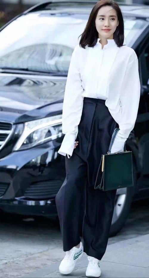 毛衣穿搭不臃肿的搭配技巧都在这儿！照着学穿搭，遮肉显气质