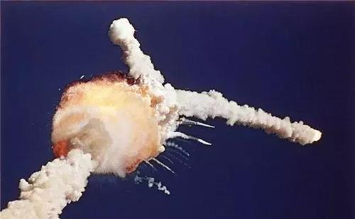 航天飞机返回地面失败，1400℃热气窜入机舱，7名宇航员瞬间融化