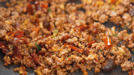 需加|麻婆豆腐一炖就碎?只需加一步,豆腐久炖不碎,细腻有弹性!