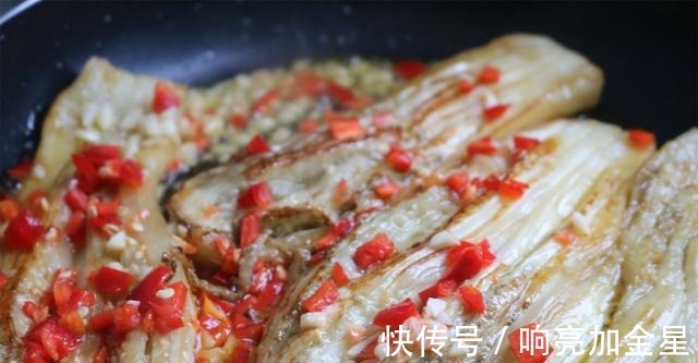 搅拌均匀|茄子换种吃法，一蒸二煎三焖，香味浓郁口感滑嫩，盖饭算一绝！