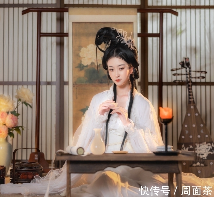 惊涛#七言格律:晓近纱窗听鸟语,暮凭石槛过松涛