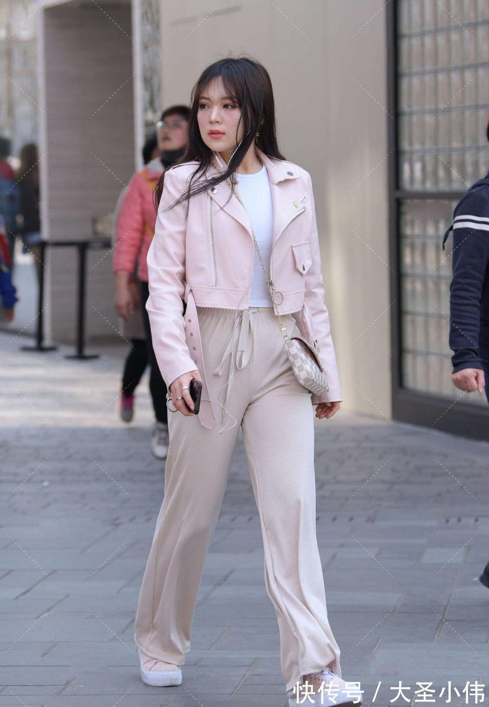 前卫|美女街拍:这真是我的梦中情人啊!父母喜欢的类型,好想请她一起吃个饭