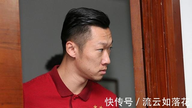 足协|23岁小将留洋不靠关系!欧洲球队来中超挖人,陈戌源李铁羞愧吗