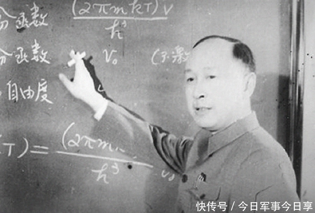 抬棺|钱学森的葬礼:三军仪仗队抬棺,党旗盖棺,告别“航天之父”!