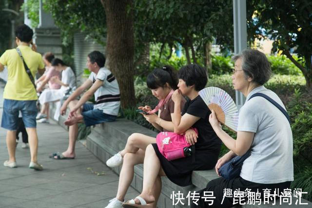 李奶奶|别帮女儿带孩子?三位外婆的忠告,反映了她们的真实处境