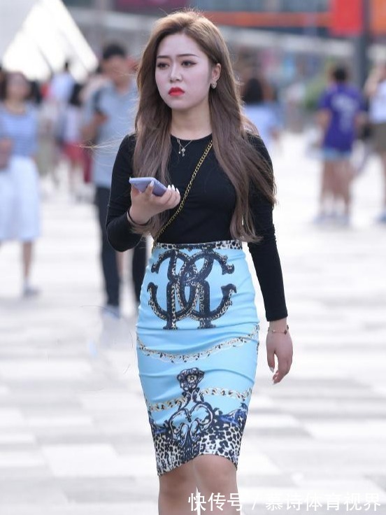 高跟鞋 纯色连衣裙过时了,今年流行的是印花裙,穿上也太美了吧